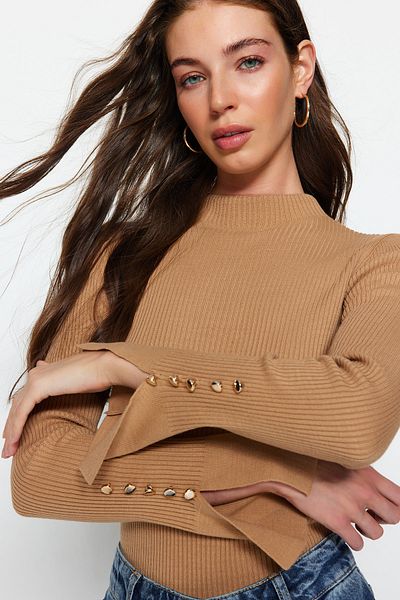 Trendyol Collection Camel Sleeve részletes kötöttáru pulóver TWOAW24KZ00309