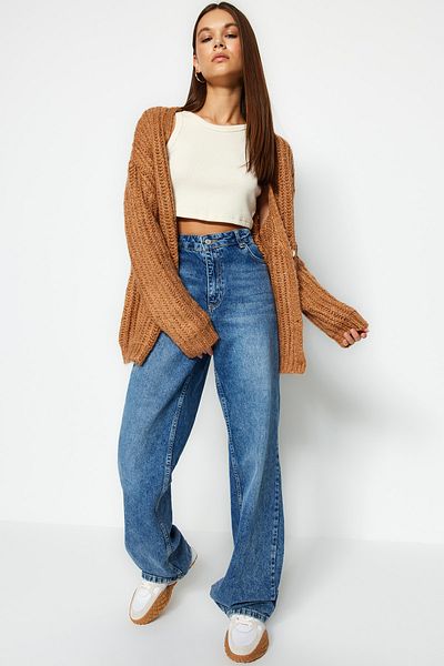 Trendyol Collection Kamelfarbener, weich strukturierter Basic-Strick-Cardigan TWOAW24HI00200