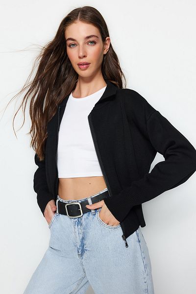 Trendyol Collection Schwarzer Strickcardigan mit Polokragen und Reißverschluss TWOAW24HI00024