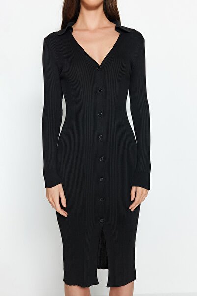 Trendyol Collection Černé midi úpletové šaty s polo výstřihem TWOAW24EL00044