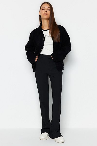 Trendyol Collection Strickjacke mit Polokragen und Boucle – Super Wide Fit, Schwarz, TWOAW24HI00177