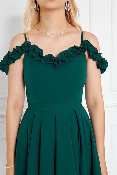 lovebox Abendkleid 421 aus Atlasstoff mit verstellbaren Trägern, Rüschenkragen, plissiertem, ausgestelltem Midi-Kleid in Smaragdgrün