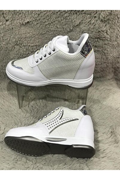 Metin Ayakkabı حذاء رياضي نسائي ذو كعب داخلي مزين بالليزر باللون الأبيض