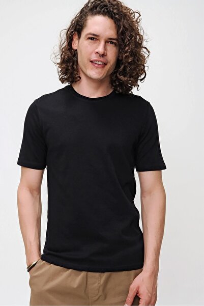 CHUBA تي شيرت أسود فاخر للرجال برقبة دائرية وقصة عادية 21s103