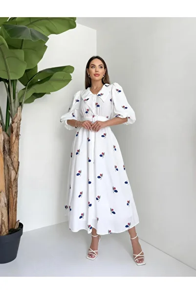 Afiş Butik Rochie roșie cu mâneci cu balon și broderie cu flori