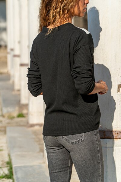 Güneşkızı Pulover negru cu decolteu în V pentru femei Gk-BSTM2750