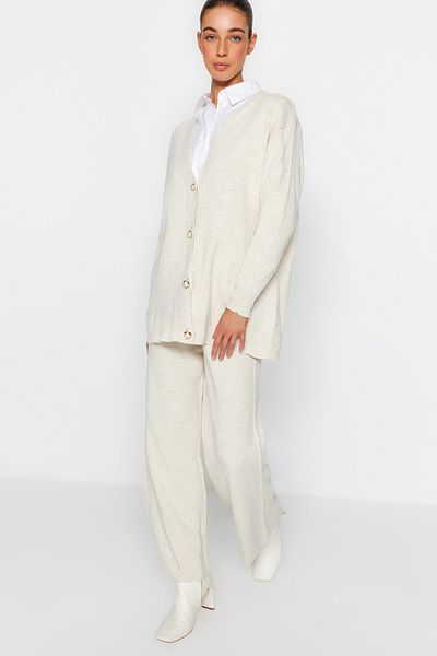 Trendyol Modest Kötött kardigán és nadrág szett - kőgyöngy gombokkal TCTAW24US00037