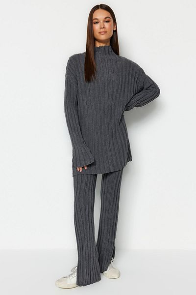 Trendyol Collection Set aus Oberteil und Unterteil aus Strick mit Schlitzdetail, Anthrazit TWOAW24AU00013
