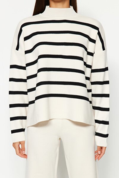 Trendyol Collection Ecru csíkos kötöttáru alsó-felső szett nadrággal TWOAW24AU00045