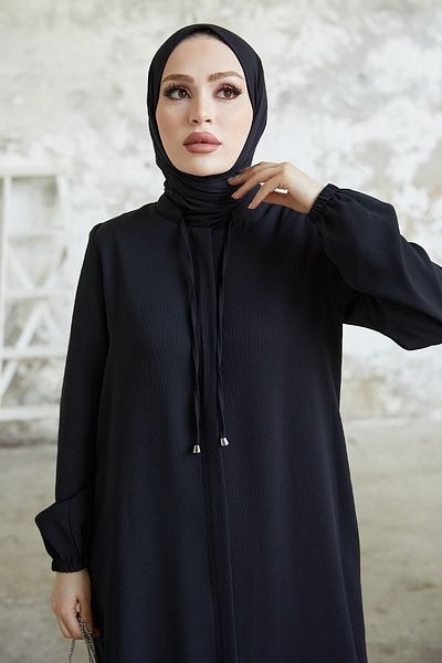 InStyle عباية بياقة دانتيل وفتحة مخفية - أسود