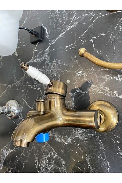 İSAOĞLU YAPI Antique Gold Bathroom Faucet Matte Gold Bathroom Faucet Porcelain Handle Luxury Design Faucet