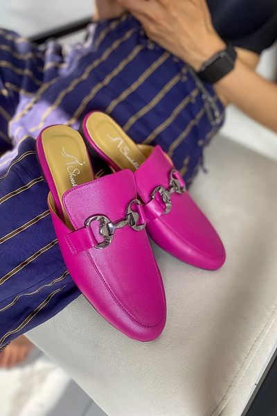 SHOEBELLAS Estelya Fuchsia Leather Buckle Women's Slippers
