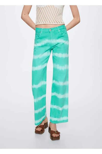 MANGO Woman Jeans mit weitem Bein und Batikmuster