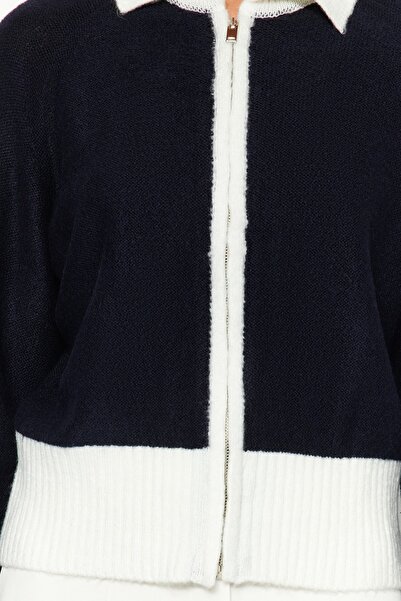 Trendyol Collection Sötétkék puha textúrájú cipzáras színes blokk kötöttáru kardigán TWOAW24HI00102