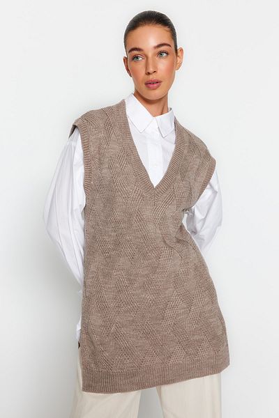 Trendyol Modest Nerzgemusterter Pullover mit V-Ausschnitt TCTAW24UV00037