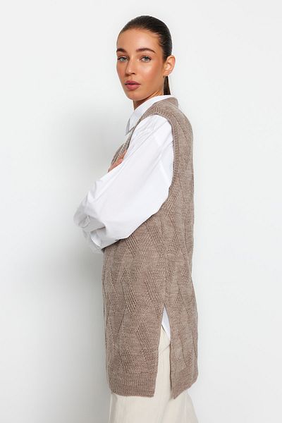 Trendyol Modest Nerzgemusterter Pullover mit V-Ausschnitt TCTAW24UV00037