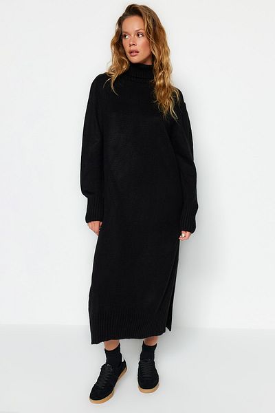 Trendyol Collection Schwarzes Midi-Strickkleid mit weitem Schnitt und weicher Struktur TWOAW24EL00034