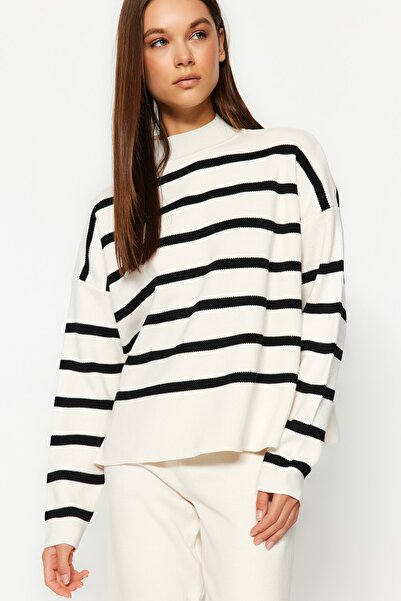 Trendyol Collection Ecru csíkos kötöttáru alsó-felső szett nadrággal TWOAW24AU00045