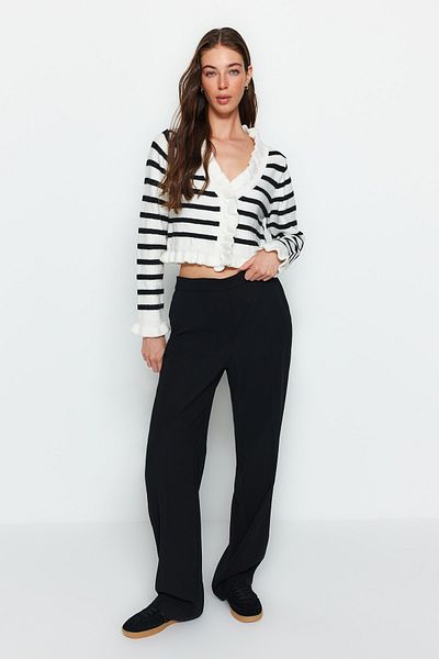 Trendyol Collection Ecru Crop Knitwear Cardigan TWOAW24HI00169
