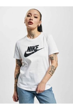 Nike Women s Sportswear Essential T Shirt CNG STORE Fiyat Yorumlar Trendyol