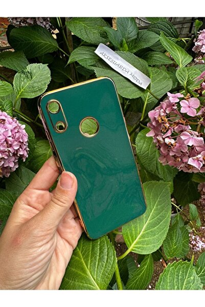 Aksesuarda Moda Huawei Y6 2019 Uyumlu Gold Detaylı Parlak Lazer Kesim Kılıf