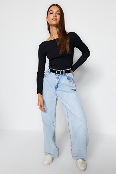 Trendyol Collection Černá pružná pletená halenka bez zad TWOAW24BZ00105