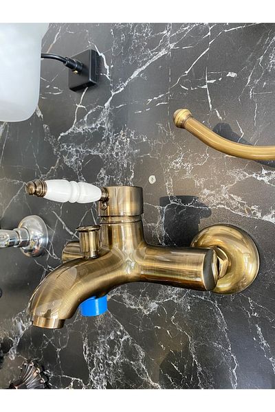 İSAOĞLU YAPI Antique Gold Bathroom Faucet Matte Gold Bathroom Faucet Porcelain Handle Luxury Design Faucet
