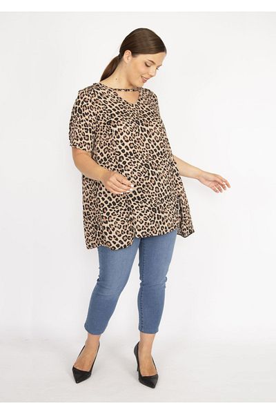 Şans Women's Leo Plus Size Leopard Print Front Slit Blouse 65n36587