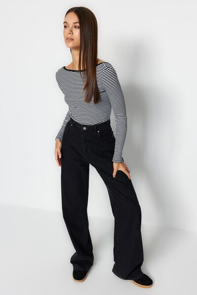 Trendyol Collection Černobílá pruhovaná pružná pletená halenka bez zad TWOAW24BZ00105