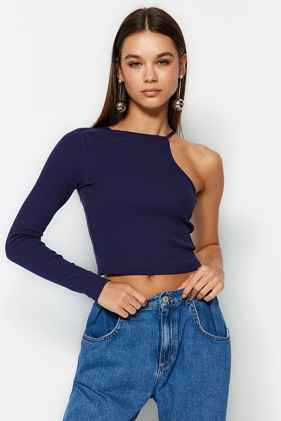 Trendyol Collection Sötétkék bordás, testhezálló, bő nyakú, egyujjú, rugalmas kötött blúz TWOSS22BZ0214