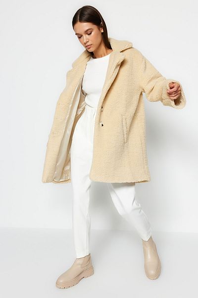 Trendyol Collection Ecru oversize široký plyšový kabát TWOAW24KB00108