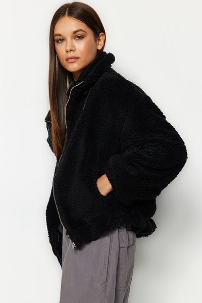 Trendyol Collection Czarna pluszowa kurtka oversize z zamkiem błyskawicznym - Twoaw21Mo0132