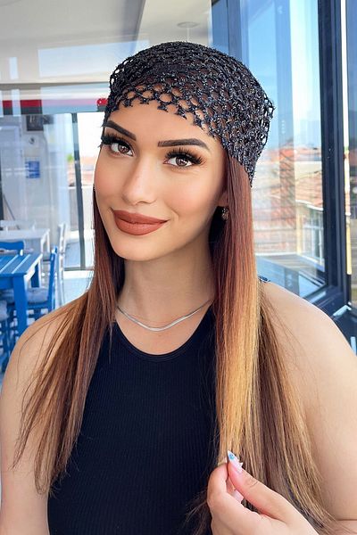 TAKIŞTIR وشاح أسود لامع