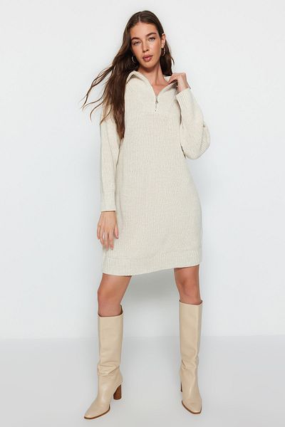 Trendyol Collection Steinfarbenes Mini-Strickkleid mit Reißverschluss TWOAW24EL00062