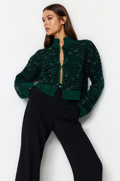 Trendyol Collection Grüner Strickcardigan mit Farbverlauf und weicher Textur TWOAW24HI00052