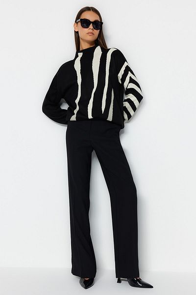 Trendyol Collection Black Contrast Color Knitwear Sweater TWOAW24KZ00836