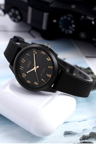 Q&Q Ey10j12y Black Silicone Waterproof Young Women's Wristwatch