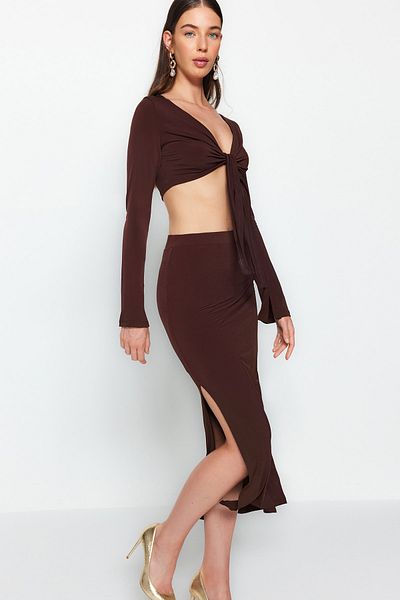 Trendyol Collection Sötétbarna Super Crop blúz és midi szoknya - nyakkendő részletes készlet TWOAW24AU00070