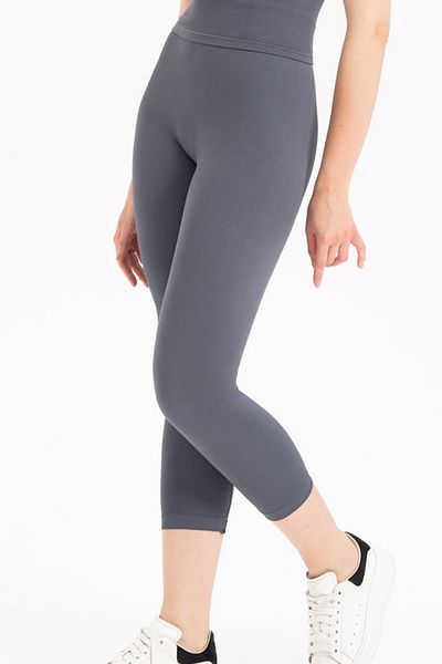 Formeasy Women's Seamless Ribbed Capri Short Tights 9006