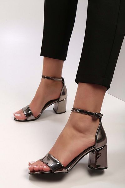 Shoeberry Dámské boty Vivian Platinum Mirrored s jedním páskem na podpatku