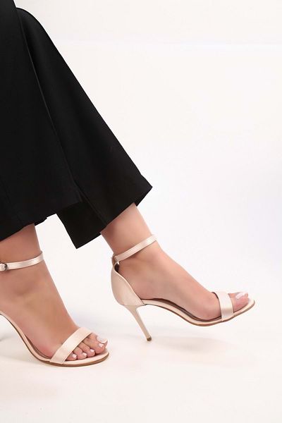 Shoeberry Dámské saténové boty Tulipa Skin s jedním páskem na podpatku