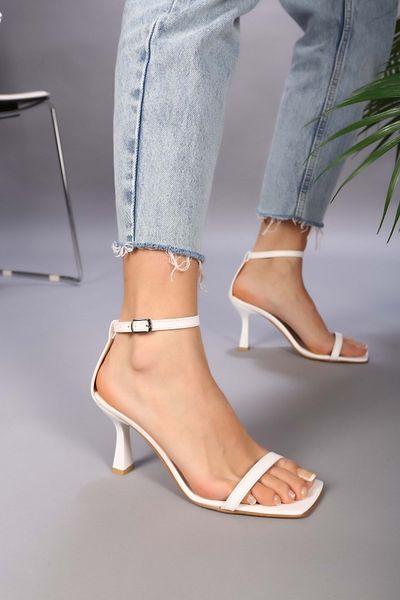 Shoeberry Dámské jednopáskové boty Sesa White Skin na podpatku