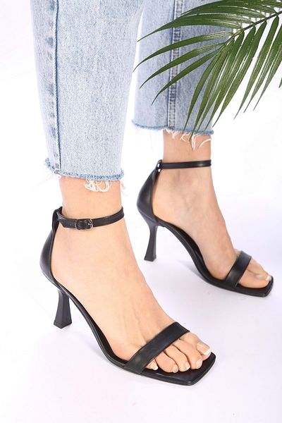 Shoeberry Dámské jednopáskové boty Riva Black Skin na podpatku