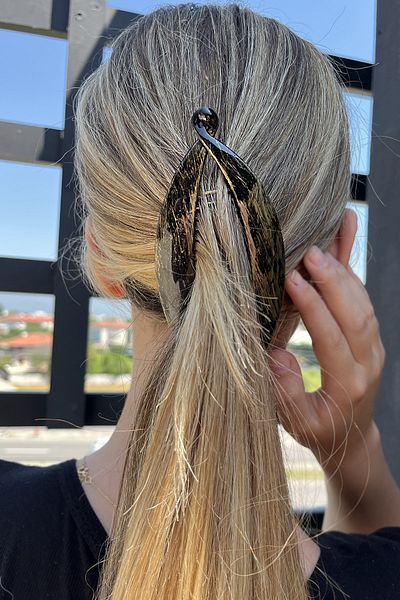 TAKIŞTIR Szürke színű antik mintás banán csat