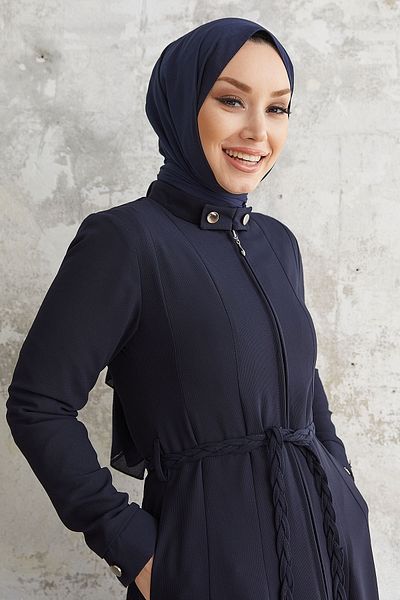 InStyle Námořnická modrá Sivya Ferace - Detailní knoflíky a úplet
