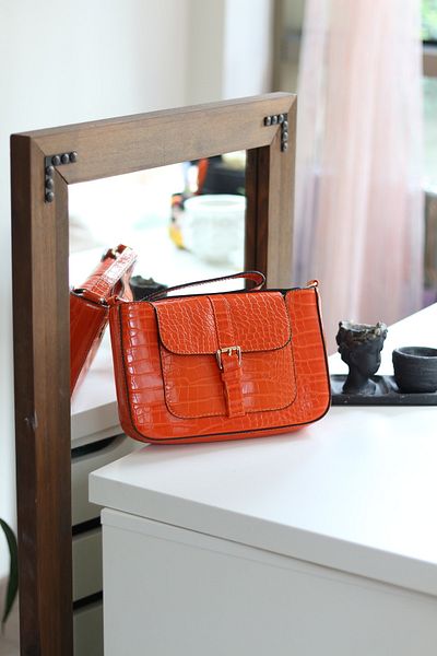 Moom Bag Geantă de umăr bagheta cu model portocaliu de crocodil