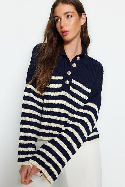Trendyol Collection Светр в широку смужку з широким коміром-стійкою TWOAW24KZ00165 Темно-синій светр в смужку TWOAW24KZ00165