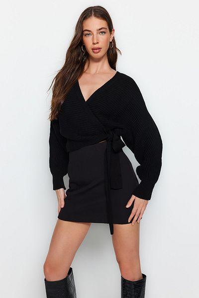 Trendyol Collection Schwarzer Crop-Strickpullover mit zweireihigem Kragen – TWOAW24KZ00865