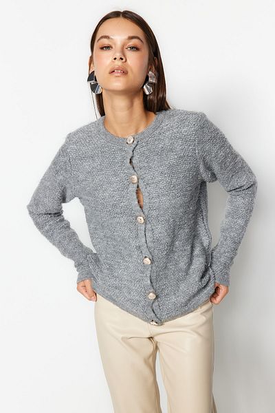 Trendyol Collection Grauer Strick-Cardigan – weich strukturierter Jacken-Look mit Accessoires TWOAW24HI00039