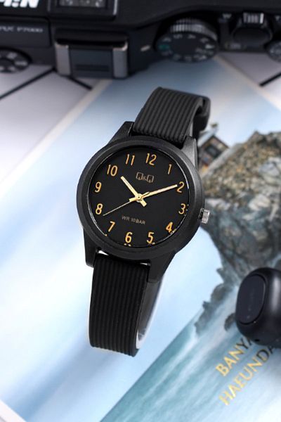 Q&Q Ey10j12y Black Silicone Waterproof Young Women's Wristwatch